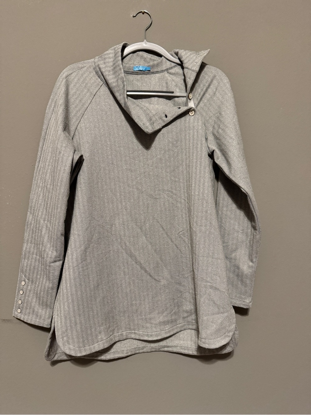 J. McLaughlin Girls' Light Gray Ribbed Hooded Pullover with Buttoned Neck